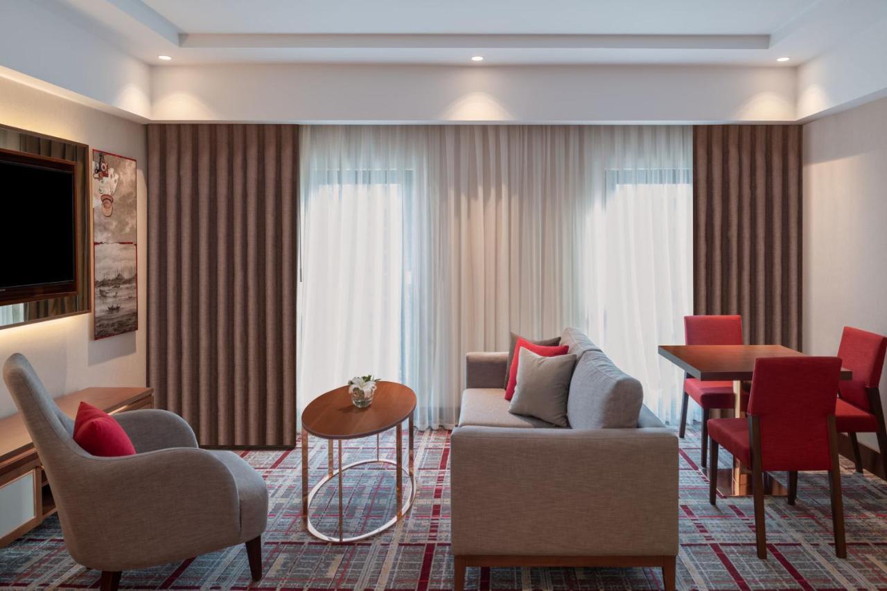 Moevenpick Hotel Istanbul Asia Airport Eksteriør bilde A suite at the hotel