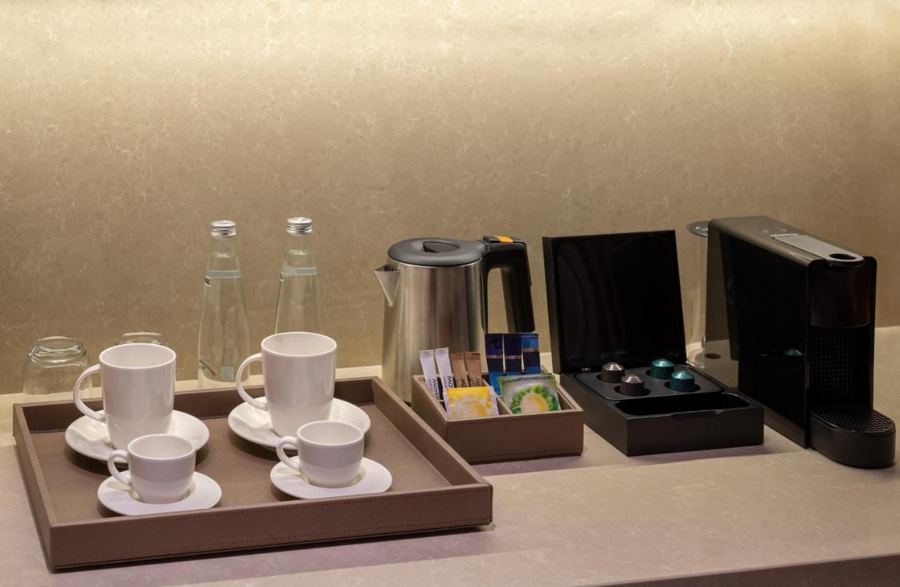 Moevenpick Hotel Istanbul Asia Airport Eksteriør bilde A Nespresso machine in a hotel room