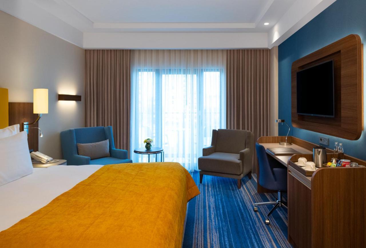 Moevenpick Hotel Istanbul Asia Airport Eksteriør bilde A room at the Holiday Inn Express in London