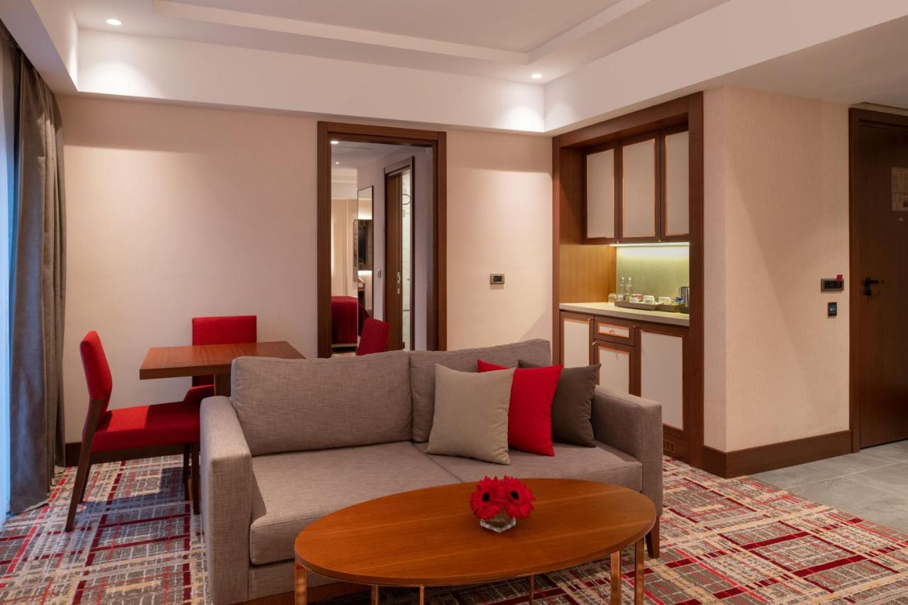 Moevenpick Hotel Istanbul Asia Airport Eksteriør bilde A suite at the hotel