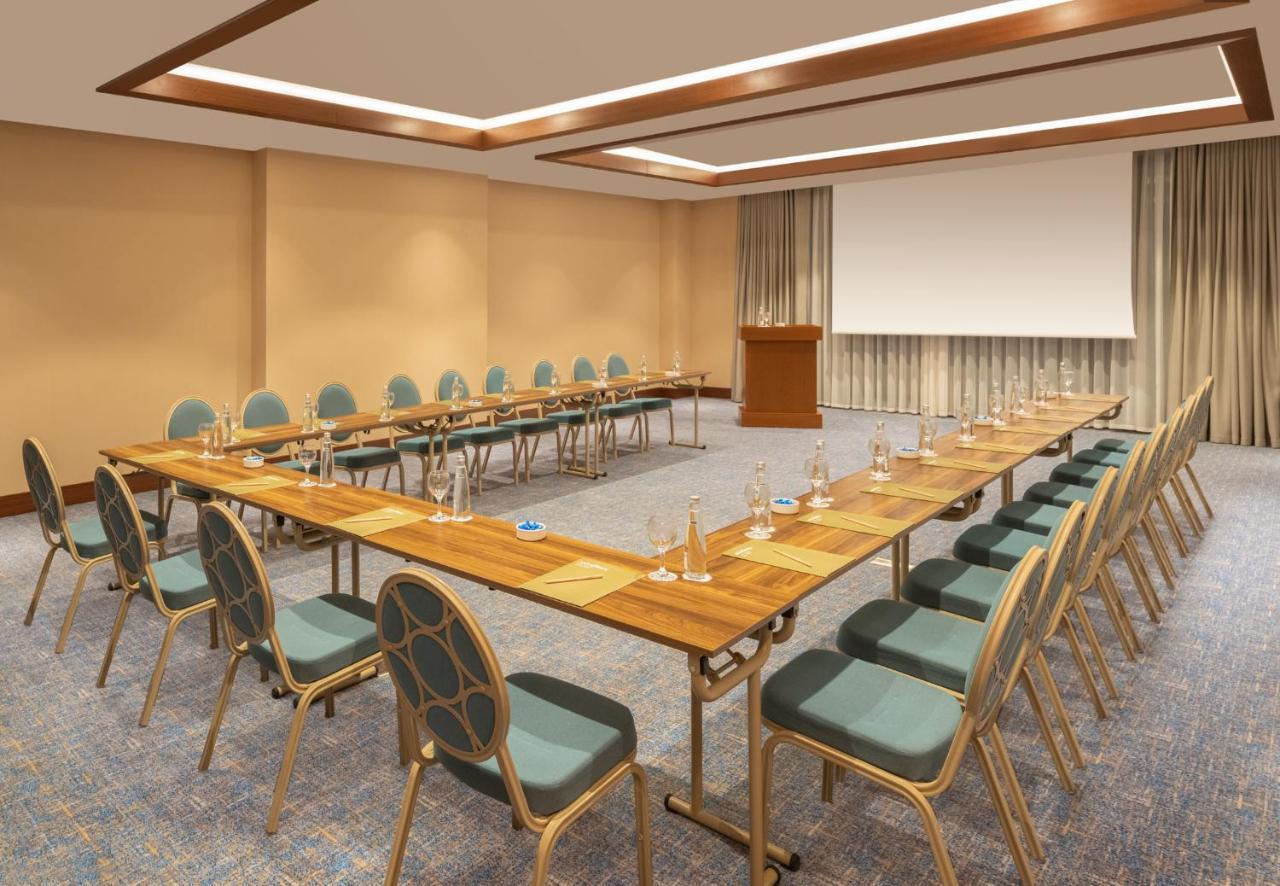 Moevenpick Hotel Istanbul Asia Airport Eksteriør bilde U-shaped table layout