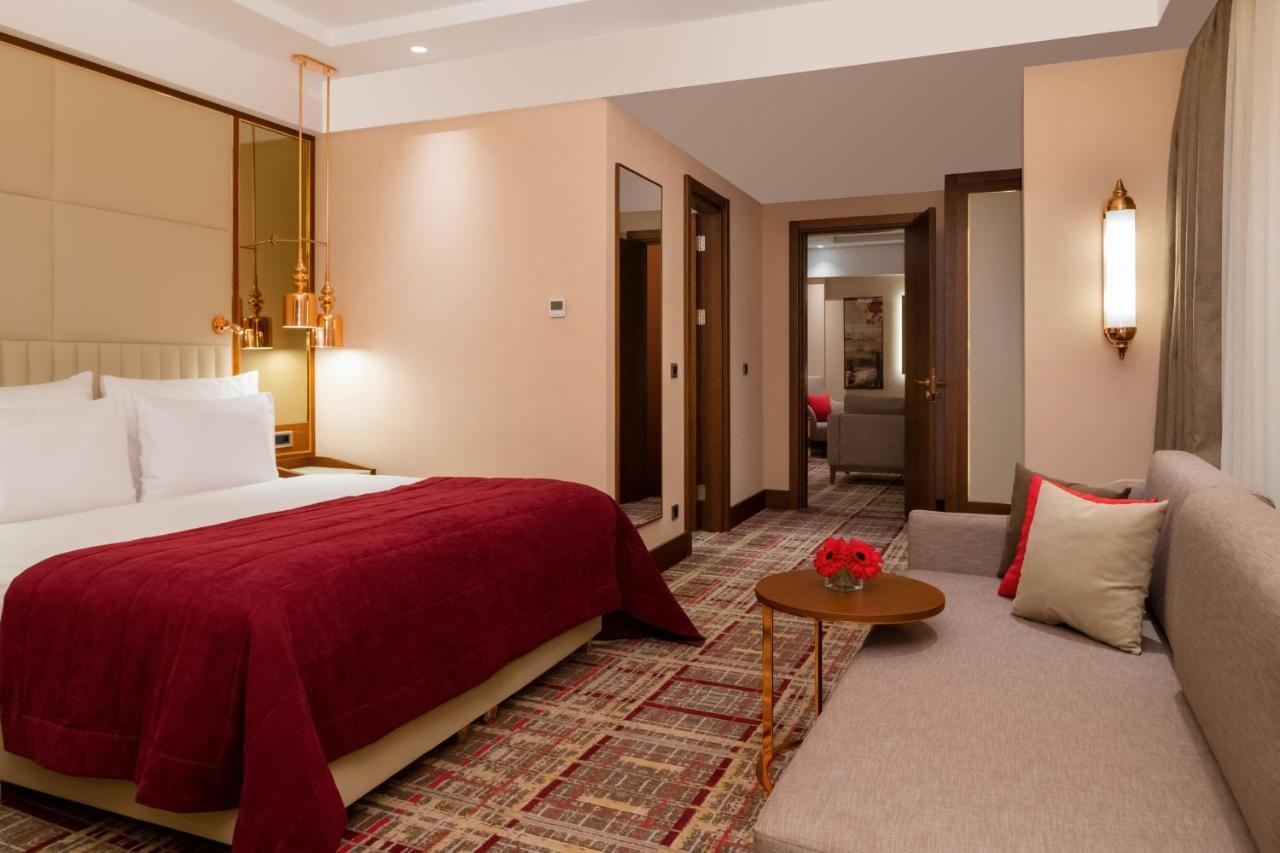 Moevenpick Hotel Istanbul Asia Airport Eksteriør bilde A room at the Taj Mahal Palace