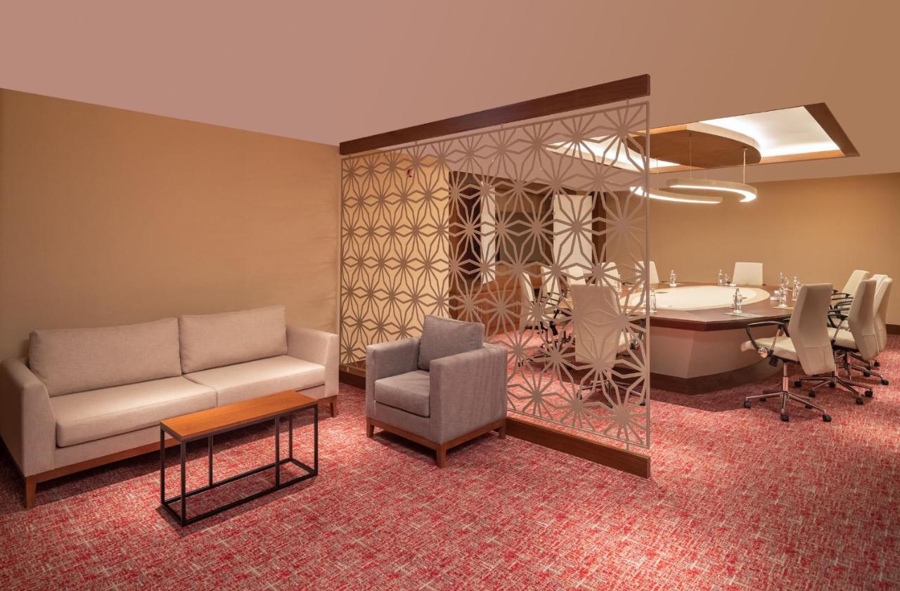 Moevenpick Hotel Istanbul Asia Airport Eksteriør bilde A suite at the airport