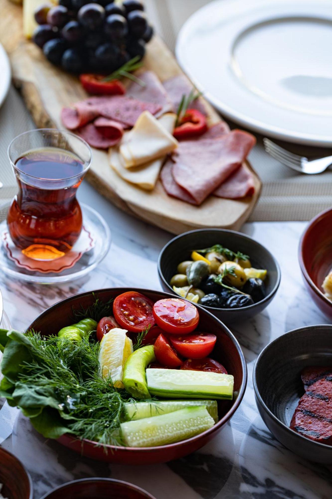 Moevenpick Hotel Istanbul Asia Airport Eksteriør bilde Turkish breakfast